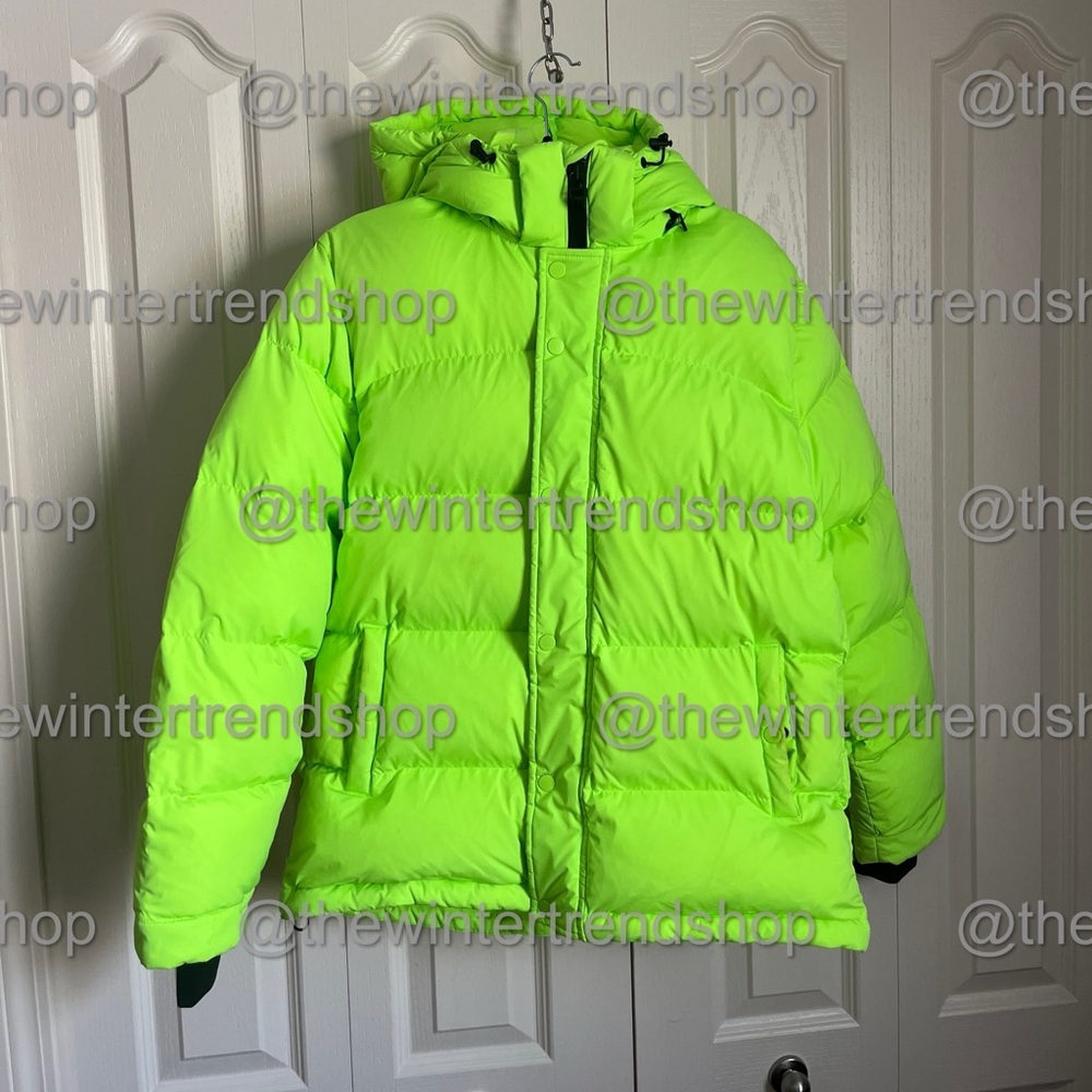 Women's Aritzia TNA Super Puff Puffer Jacket Neon Green Sz. M